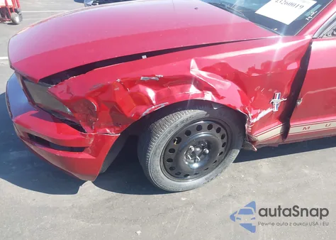 2008 Ford Mustang V6 Deluxe/V6 Premium z USA, uszkodzony, nr VIN 1ZVHT80N285101881